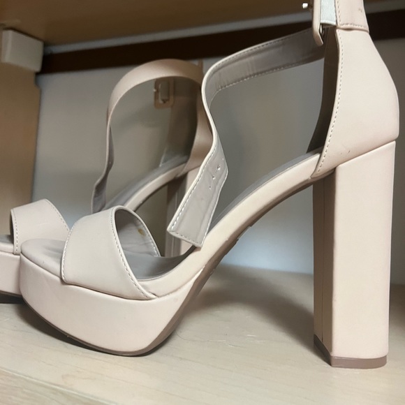 LIKE NEW / Dream Paris High Low Strappy Heel - Picture 5 of 6